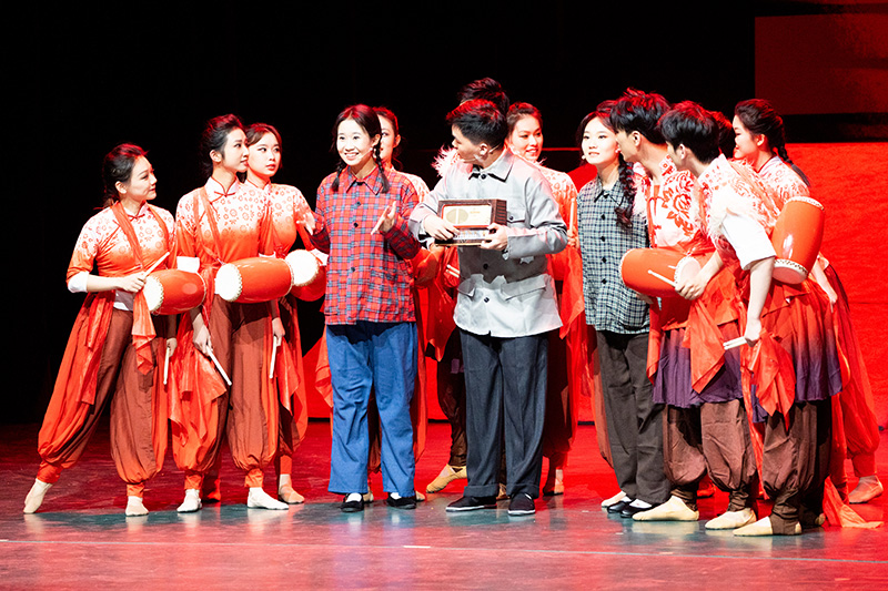 亚洲城yzc88《先锋·人大组歌》音乐舞蹈史诗首演。学校供图