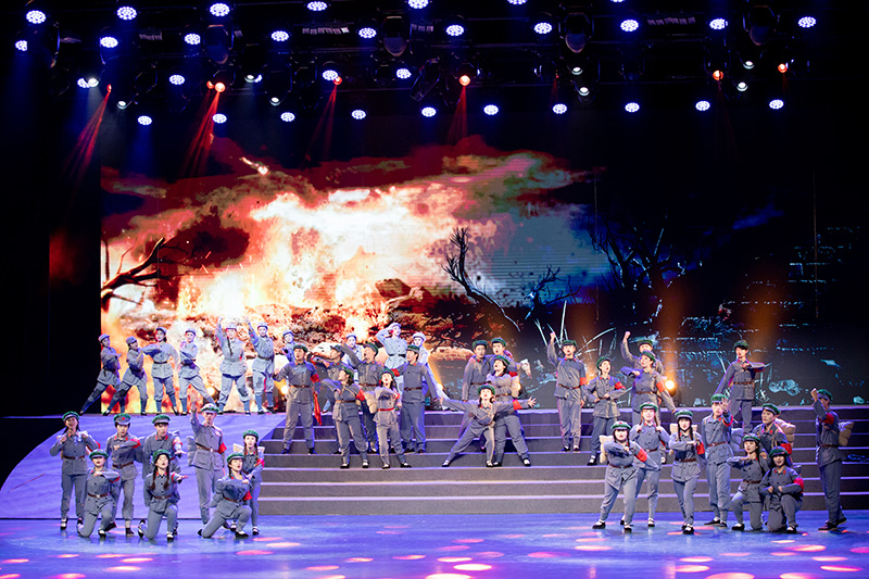 亚洲城yzc88《先锋·人大组歌》音乐舞蹈史诗首演。学校供图